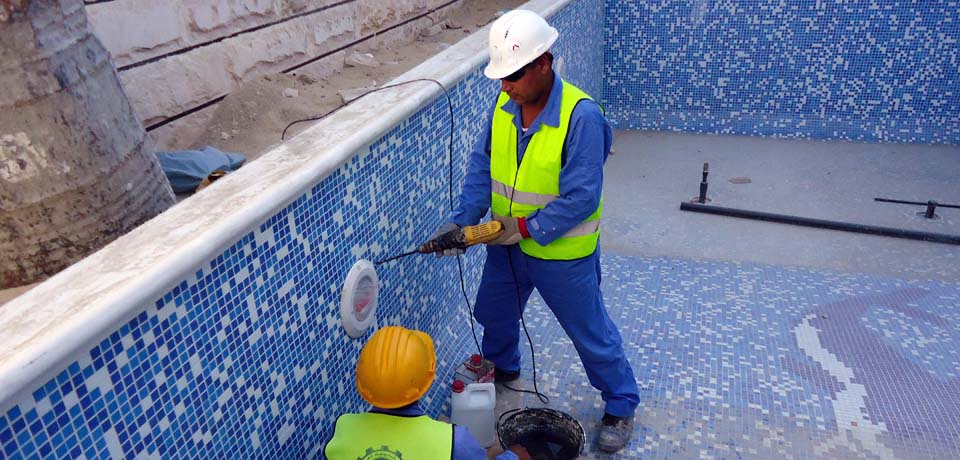 كشف تسربات حمامات السباحة بالرياض